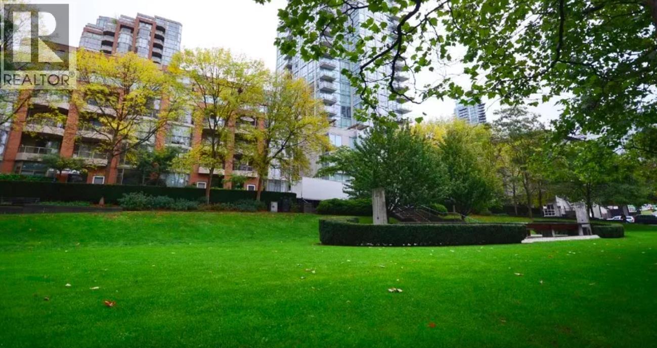Photo 14 of 303 1488 Hornby Street, Vancouver BC