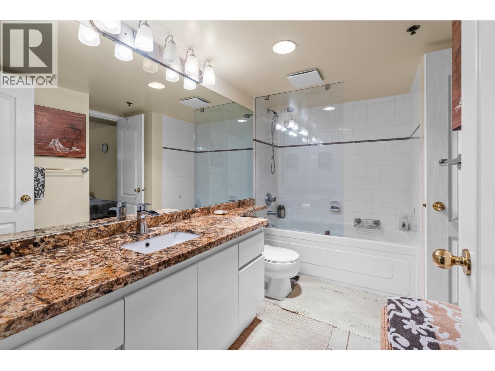 Photo 7 of 303 1488 Hornby Street, Vancouver BC