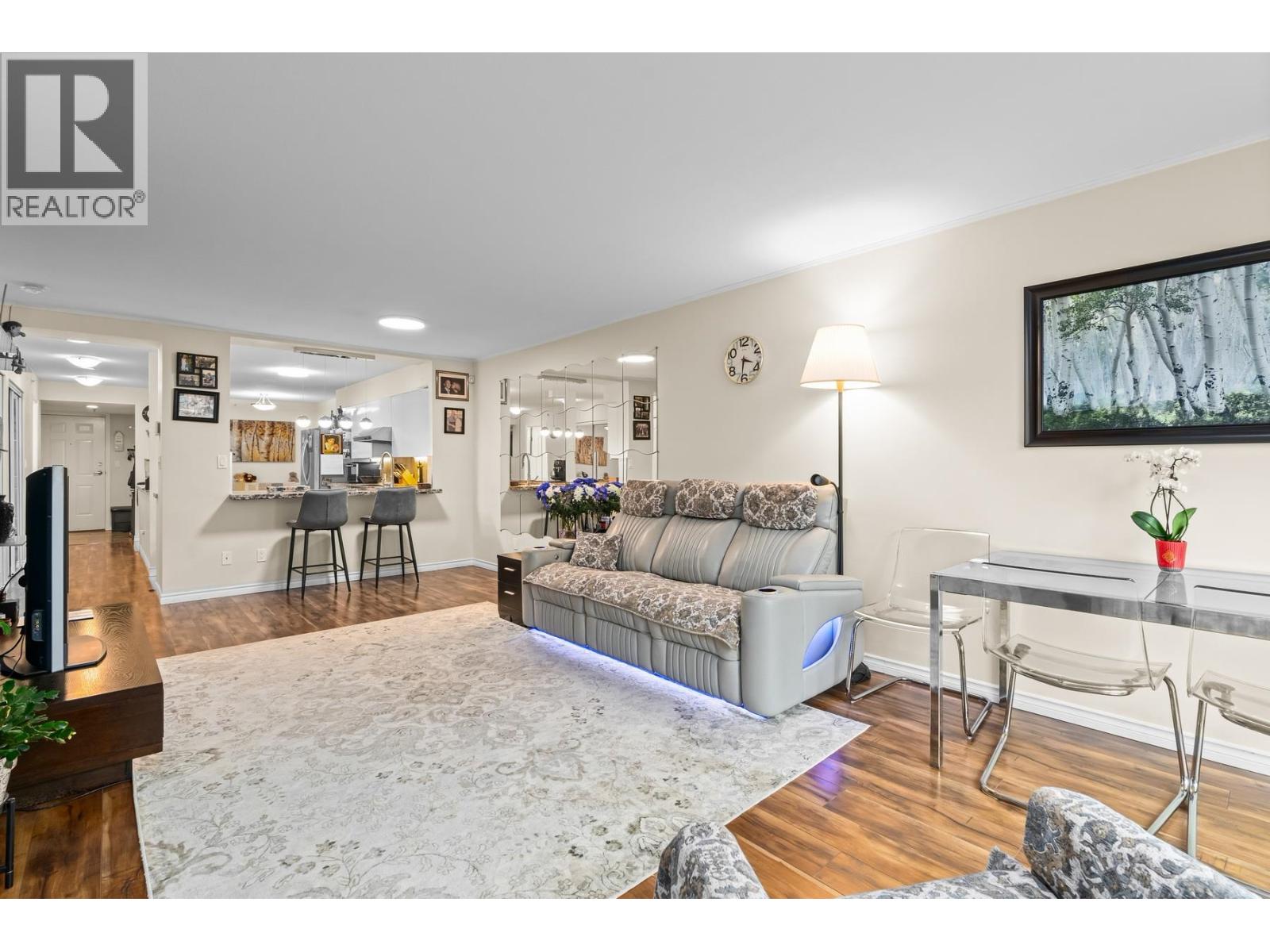 Photo 11 of 303 1488 Hornby Street, Vancouver BC