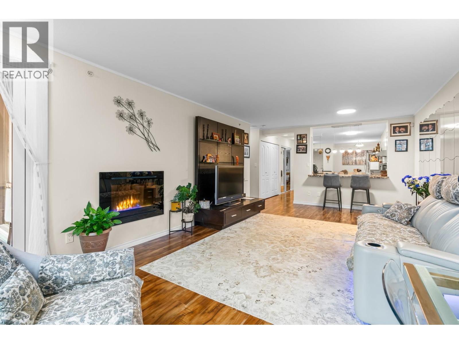 Photo 9 of 303 1488 Hornby Street, Vancouver BC