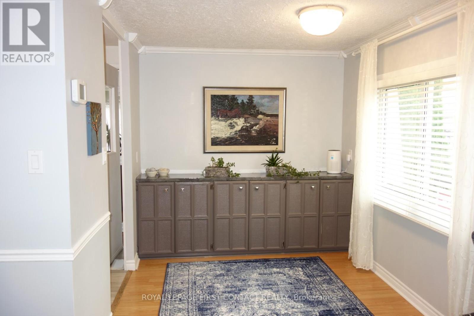 Photo 12 of 23 Mimosa Crescent, Innisfil ON