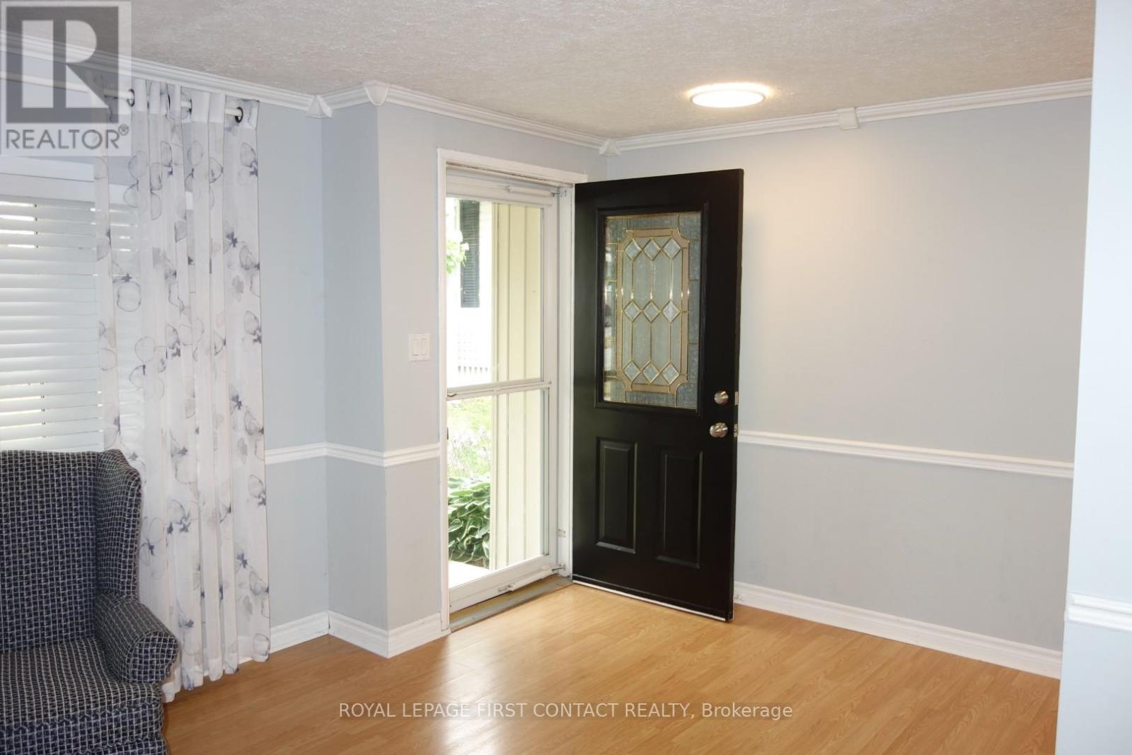 Photo 4 of 23 Mimosa Crescent, Innisfil ON