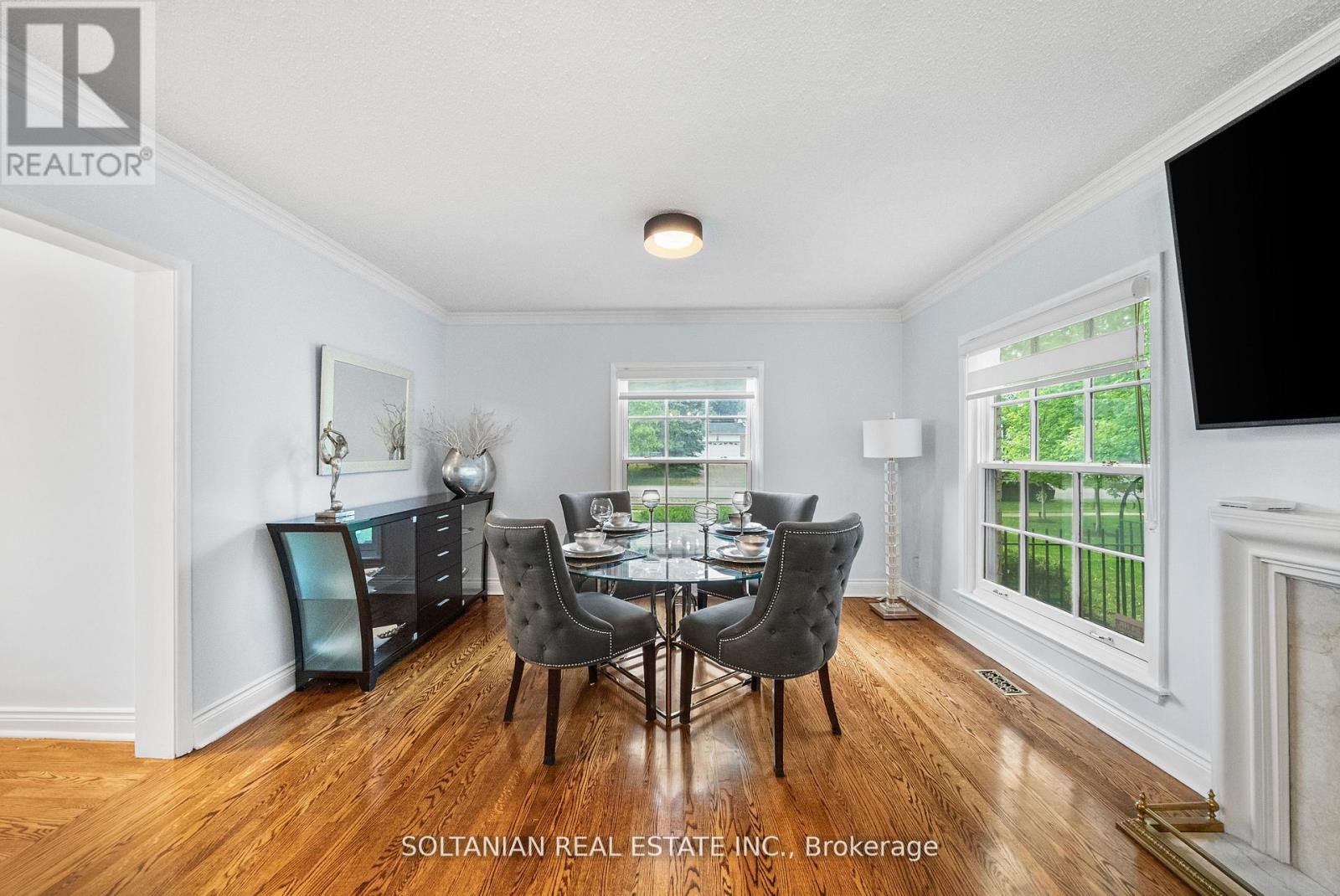 Photo 12 of 24 Laureleaf Road, Markham ON