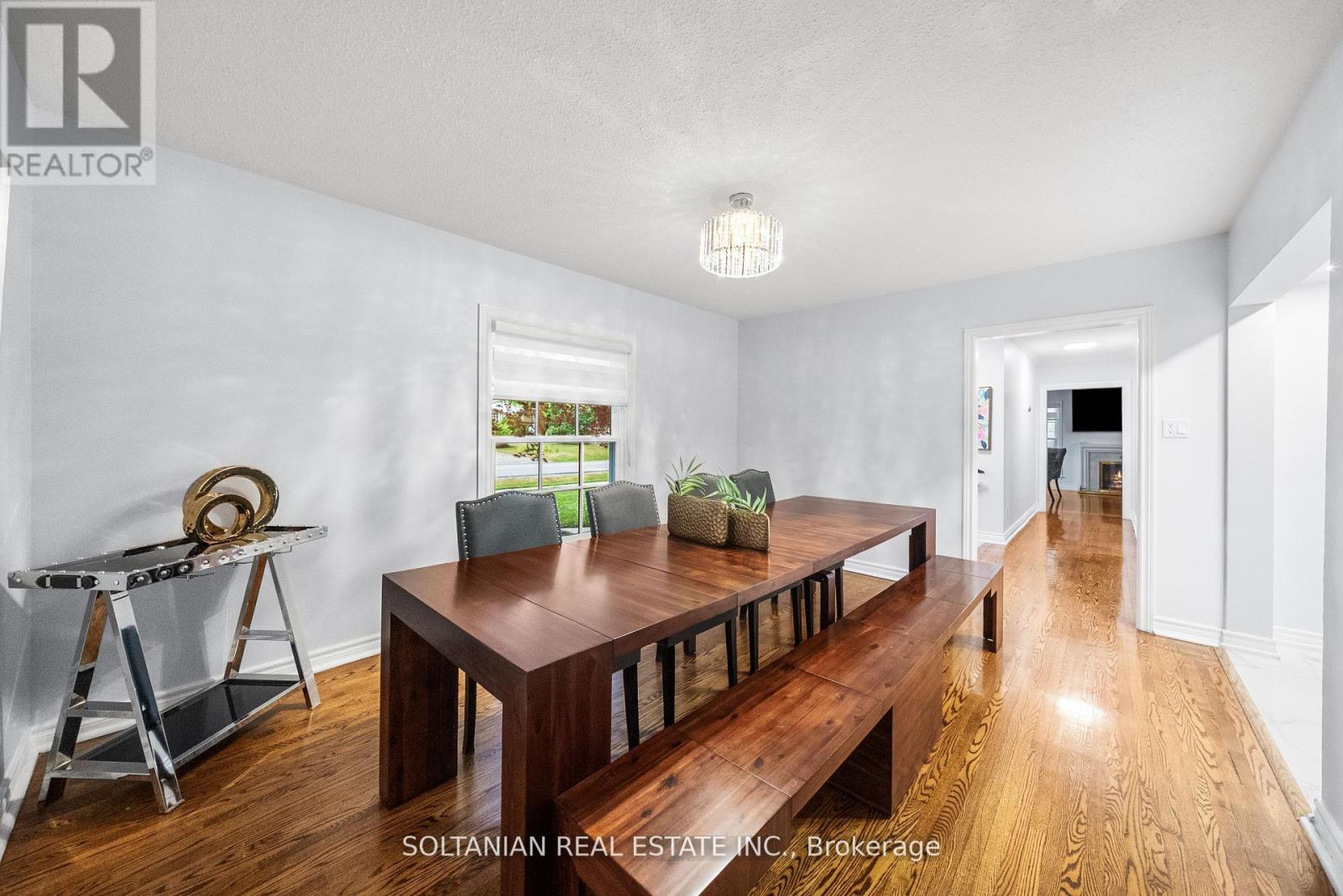 Photo 16 of 24 Laureleaf Road, Markham ON