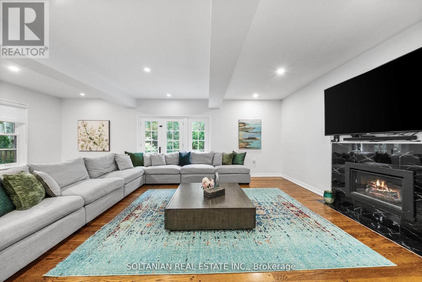 Photo 17 of 24 Laureleaf Road, Markham ON