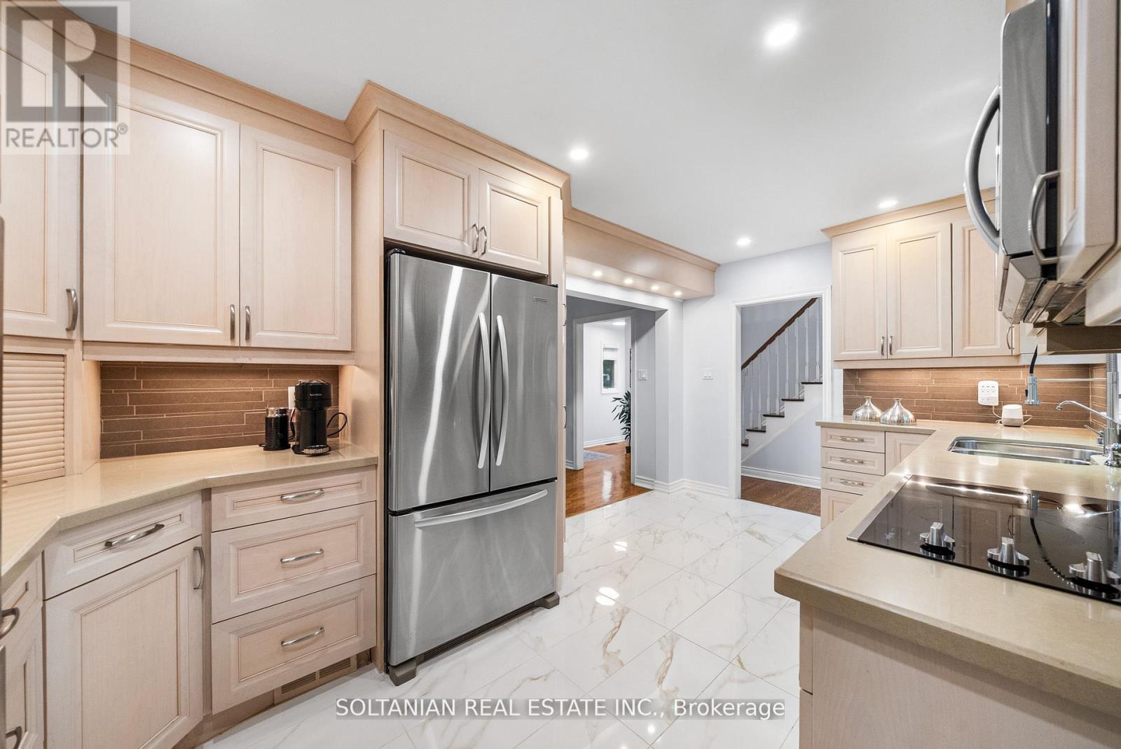 Photo 22 of 24 Laureleaf Road, Markham ON