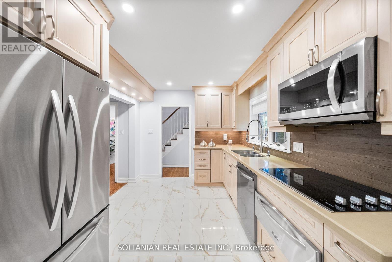 Photo 23 of 24 Laureleaf Road, Markham ON