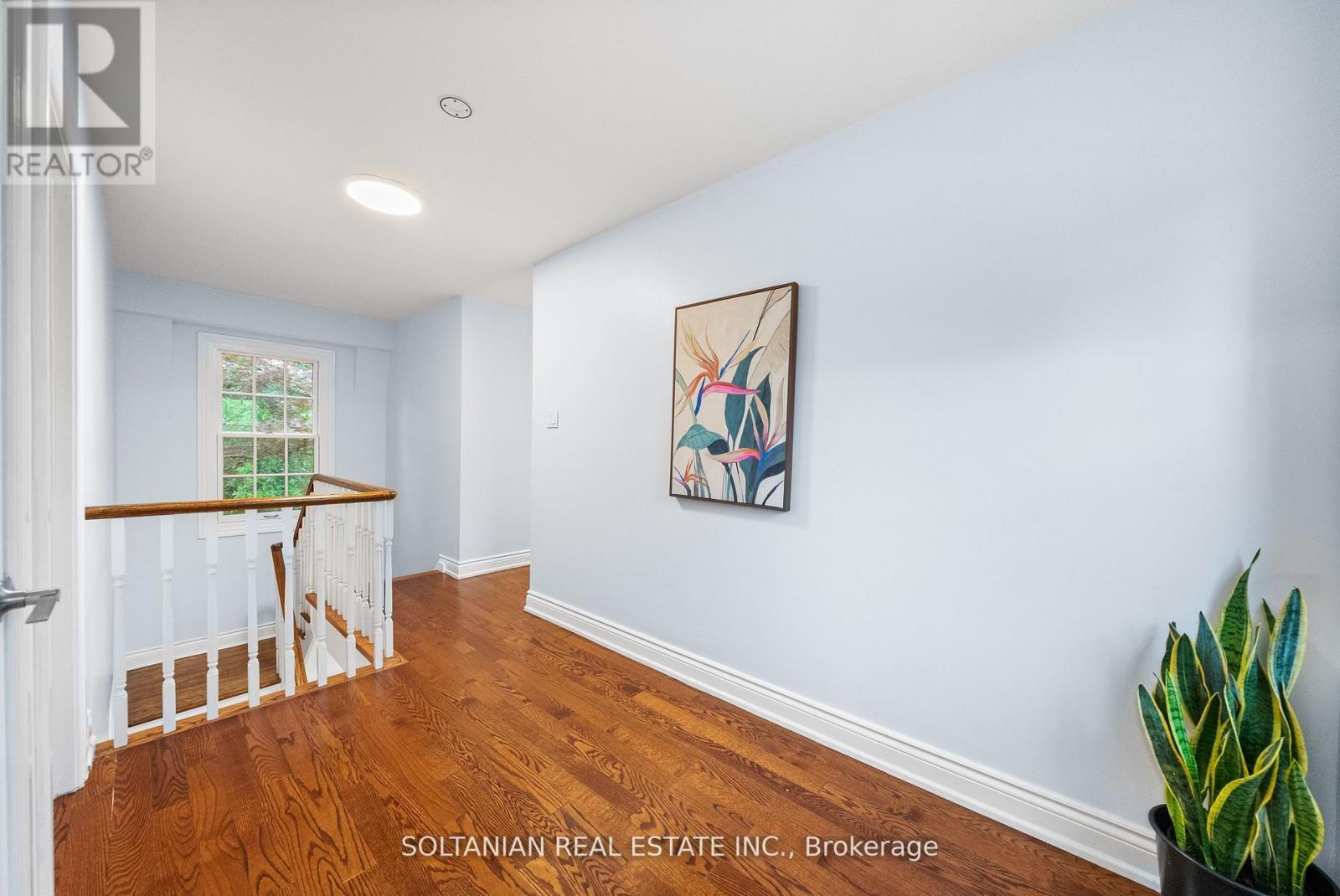 Photo 26 of 24 Laureleaf Road, Markham ON