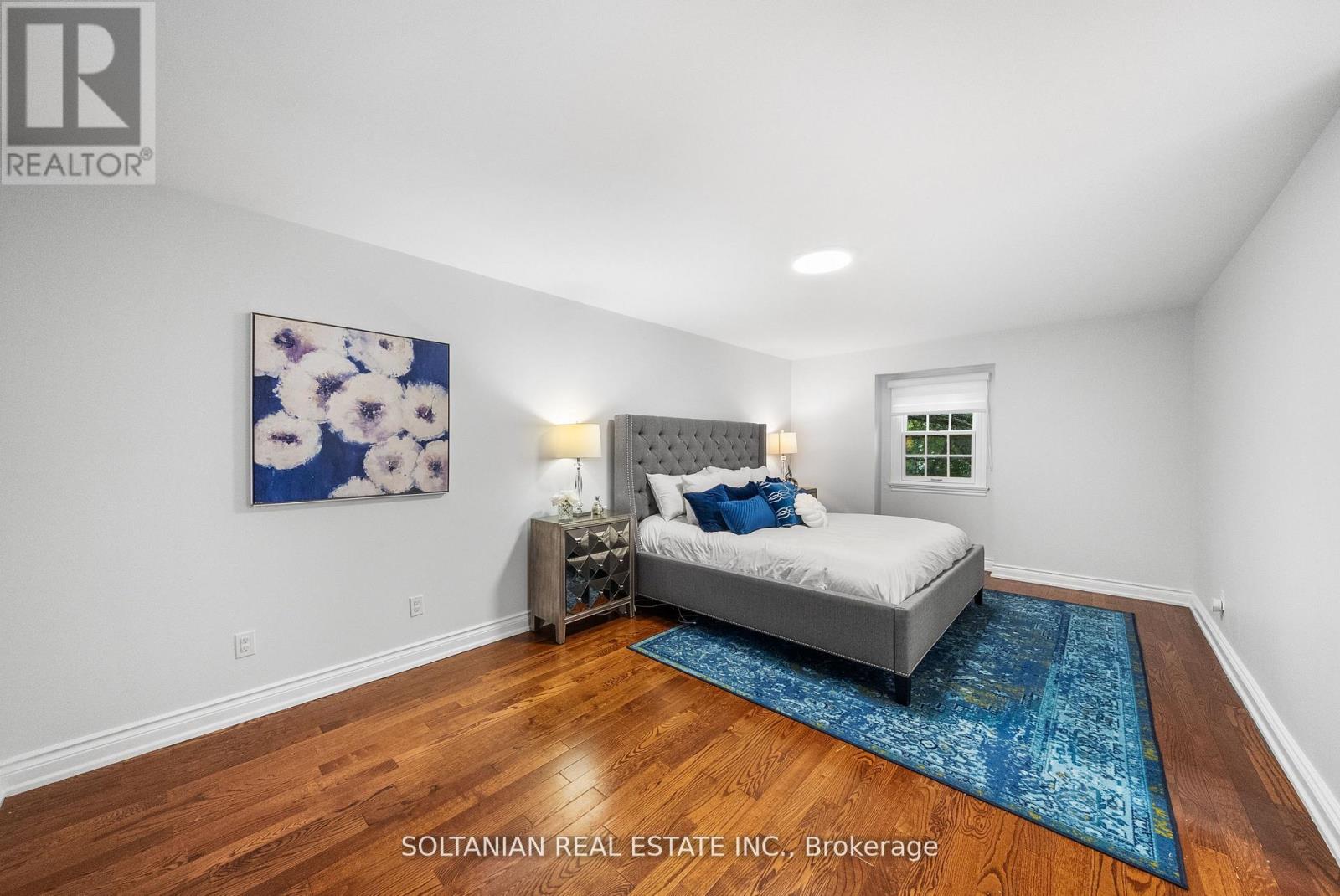 Photo 27 of 24 Laureleaf Road, Markham ON