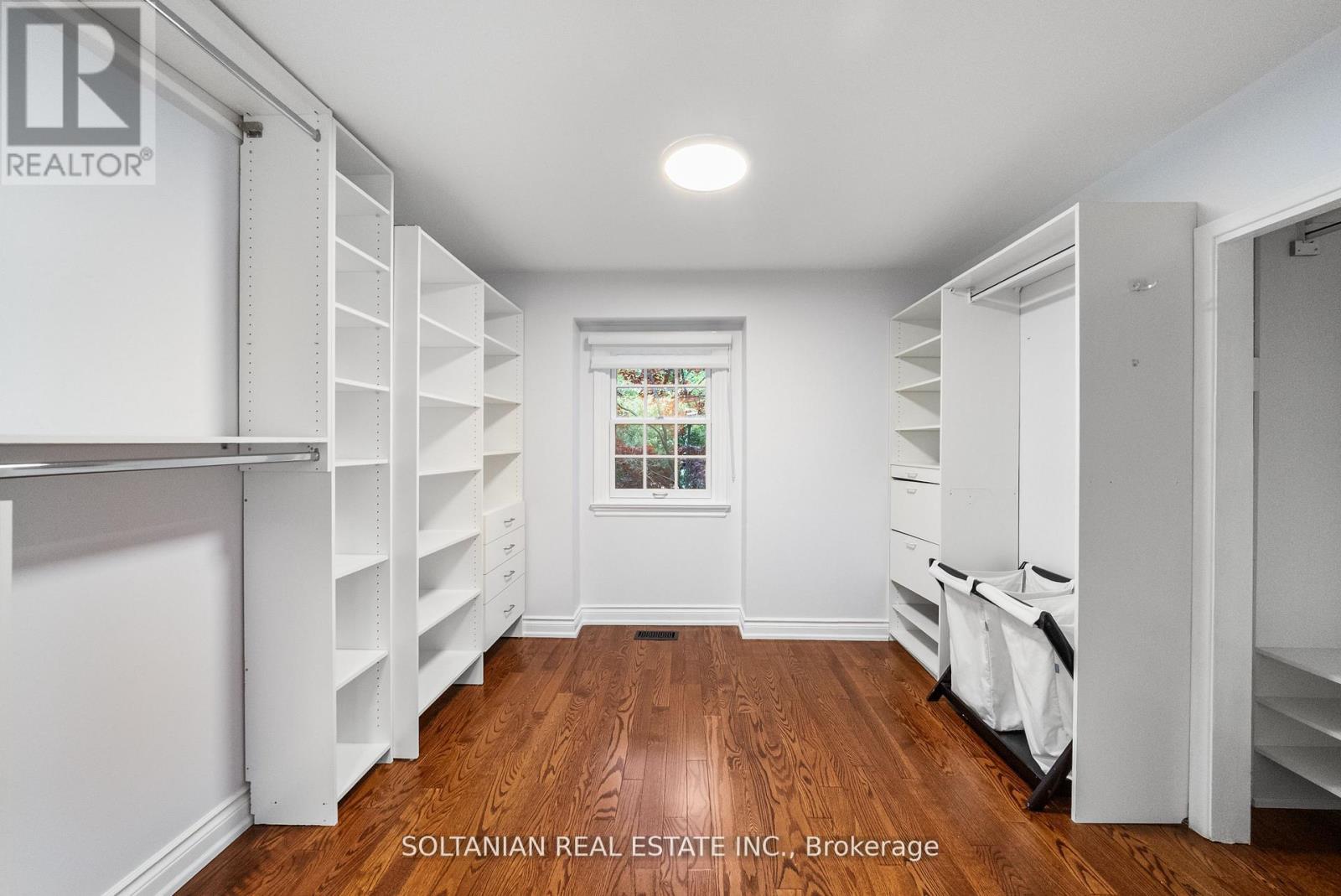 Photo 31 of 24 Laureleaf Road, Markham ON
