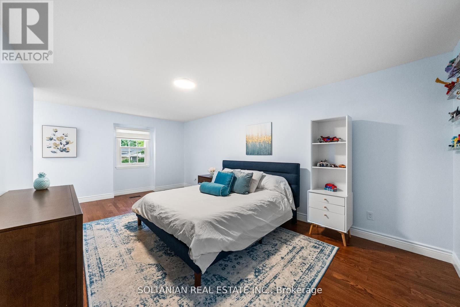 Photo 32 of 24 Laureleaf Road, Markham ON