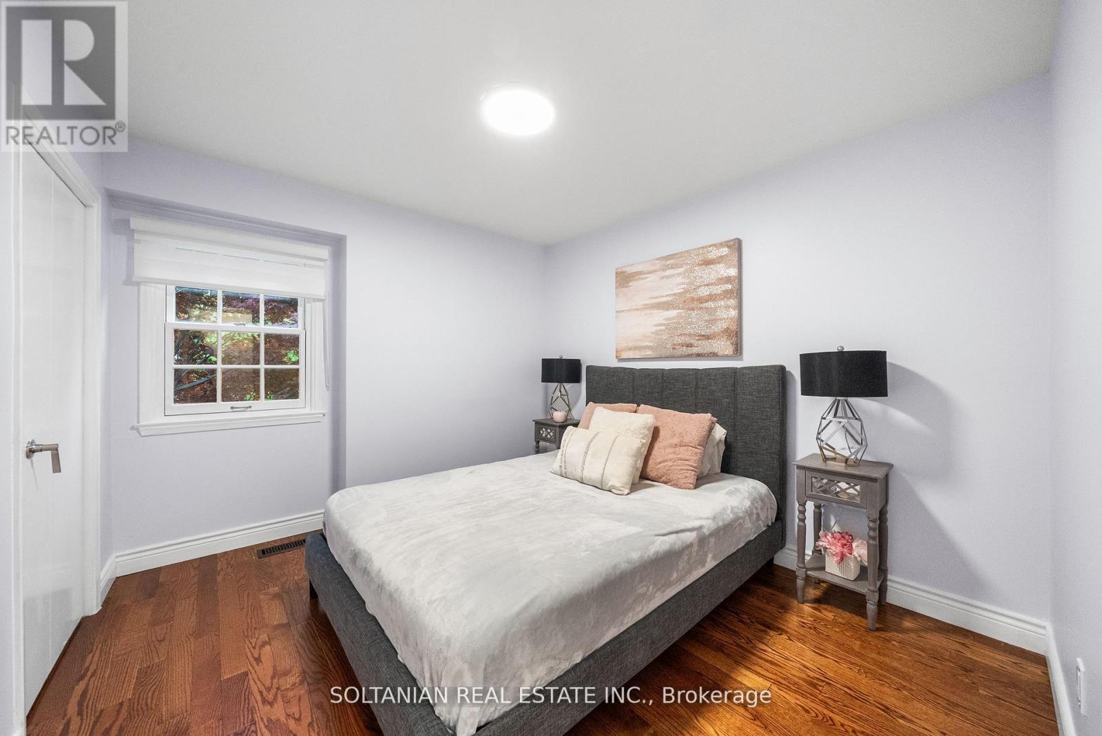 Photo 34 of 24 Laureleaf Road, Markham ON