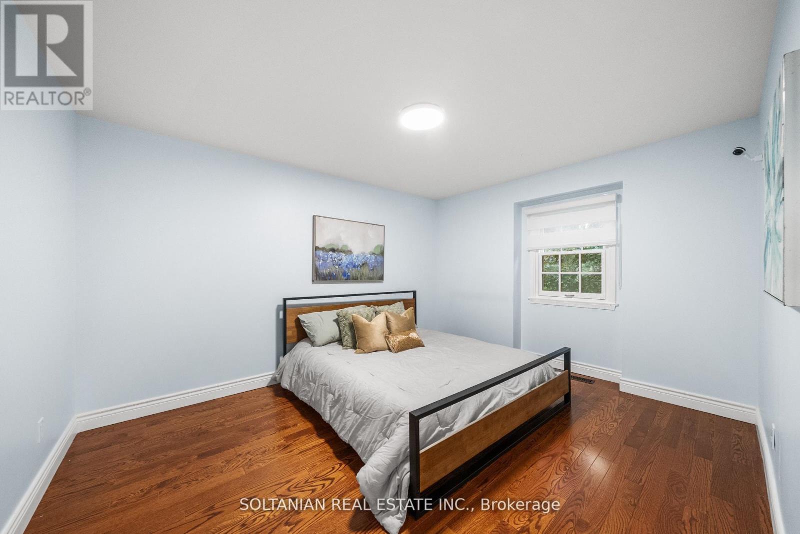 Photo 36 of 24 Laureleaf Road, Markham ON