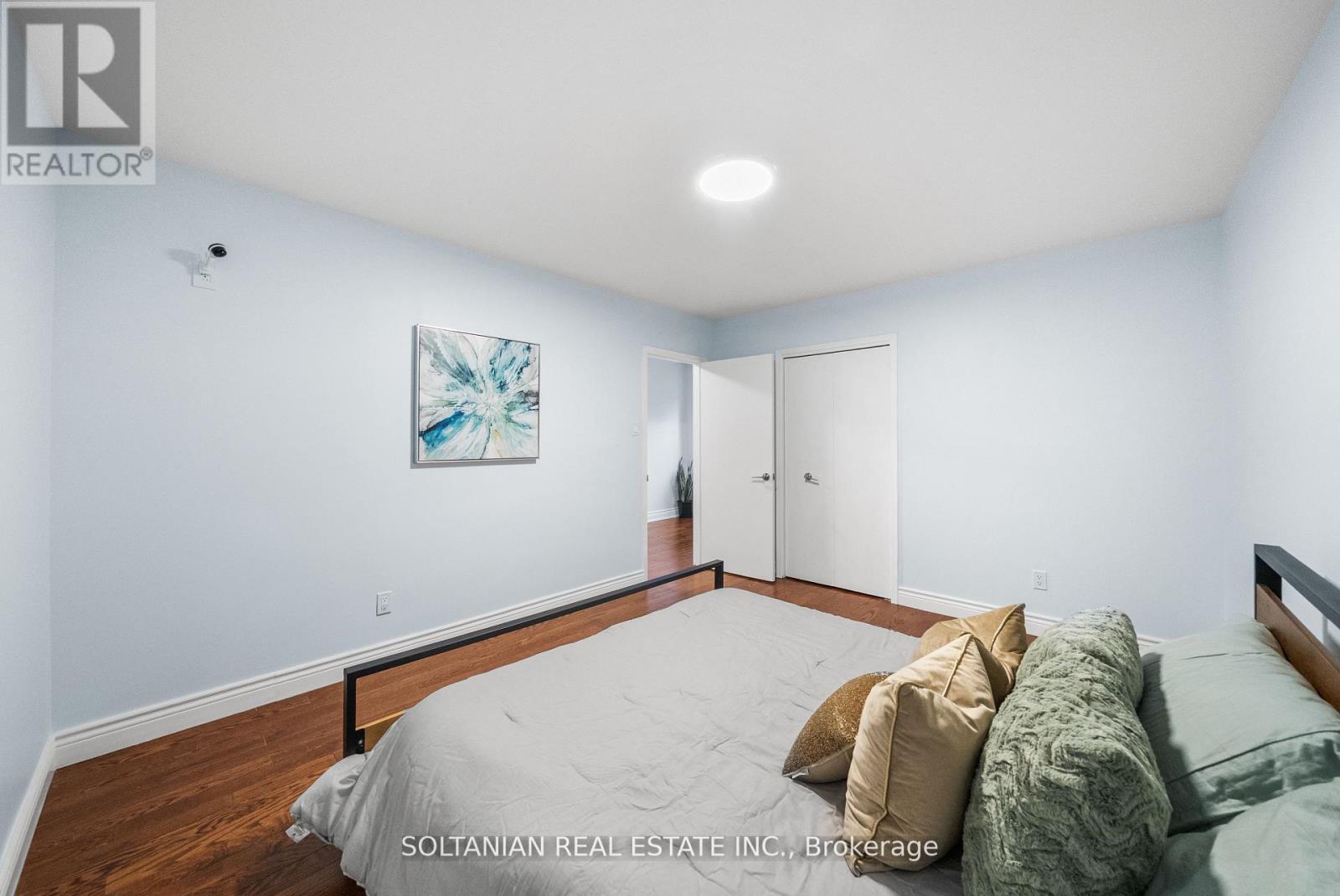 Photo 37 of 24 Laureleaf Road, Markham ON