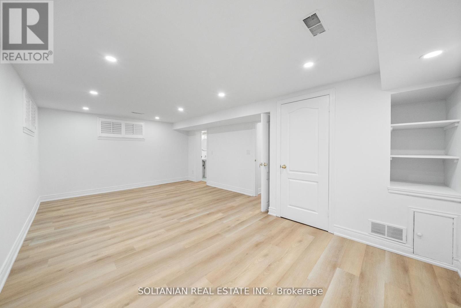 Photo 40 of 24 Laureleaf Road, Markham ON