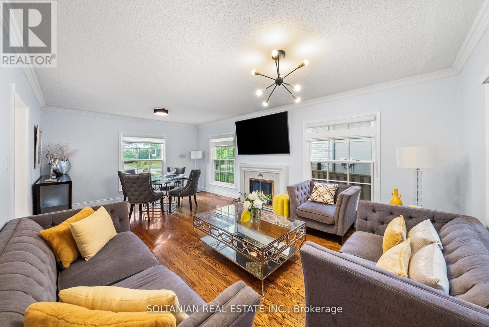 Photo 9 of 24 Laureleaf Road, Markham ON