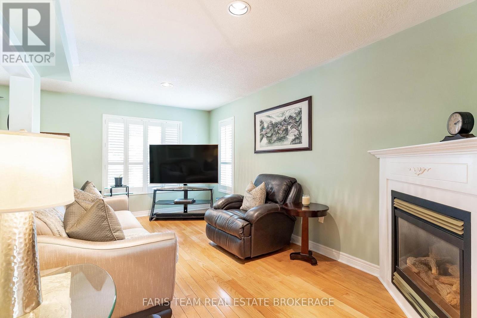 Photo 5 of 306 Tupper Boulevard, New Tecumseth ON