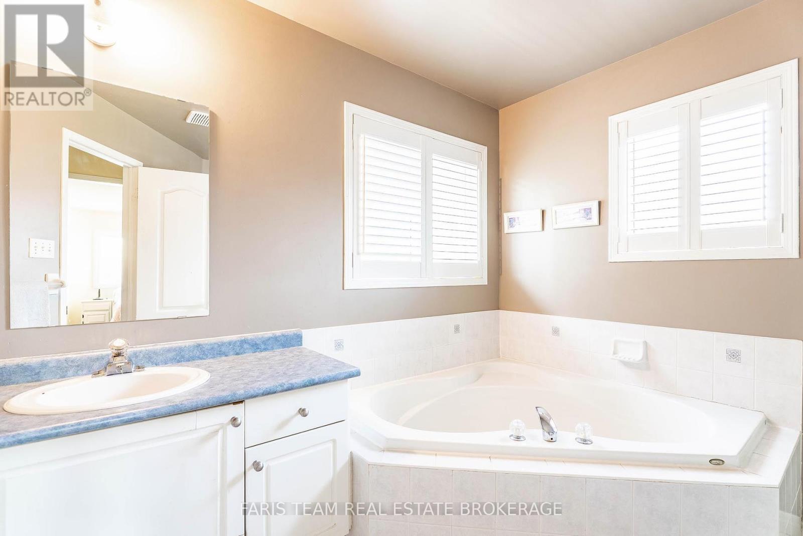 Photo 13 of 306 Tupper Boulevard, New Tecumseth ON
