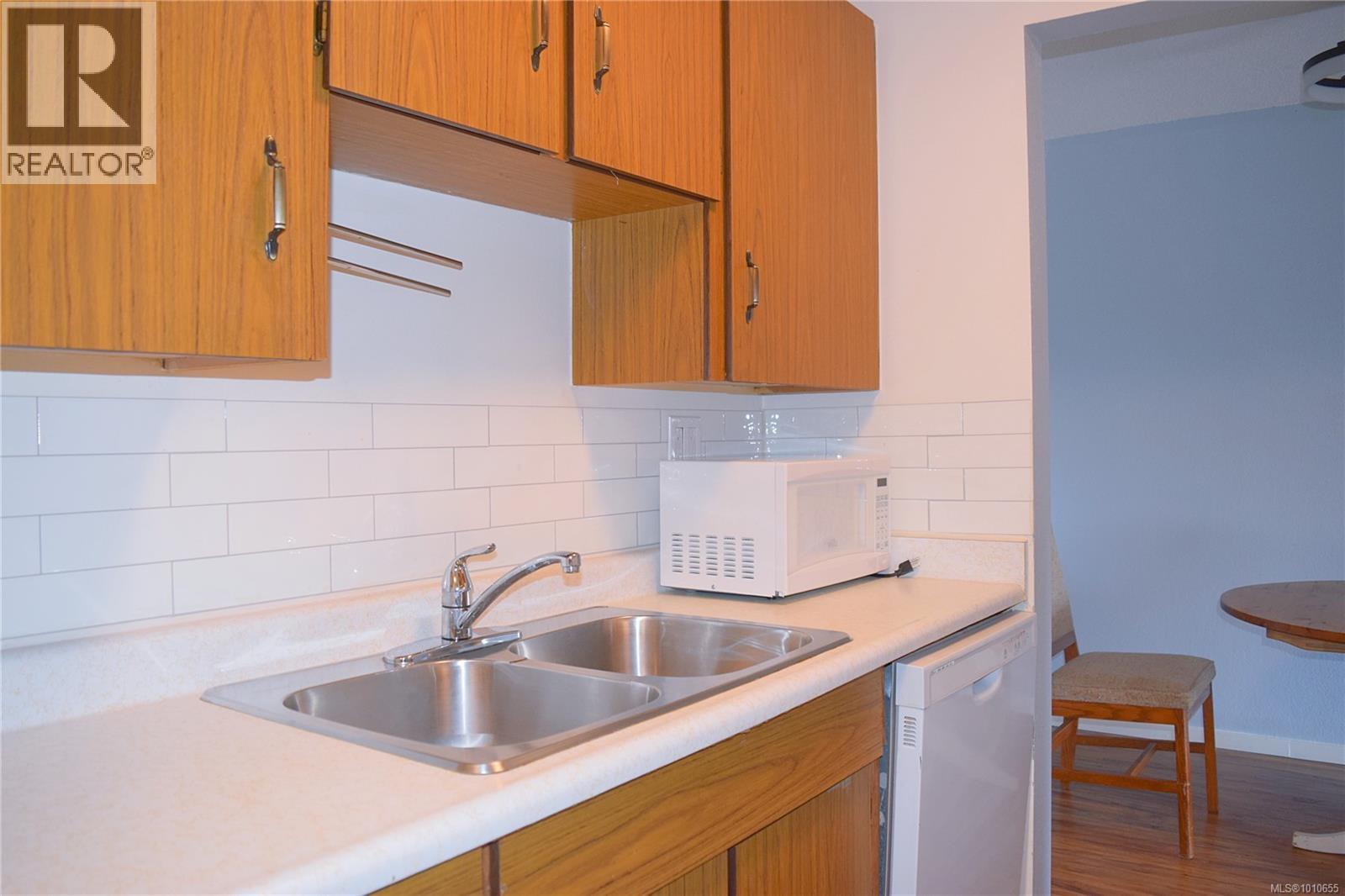 101 1870 McKenzie Avenue, Saanich