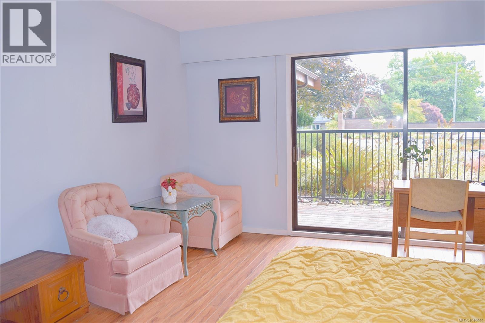 101 1870 McKenzie Avenue, Saanich