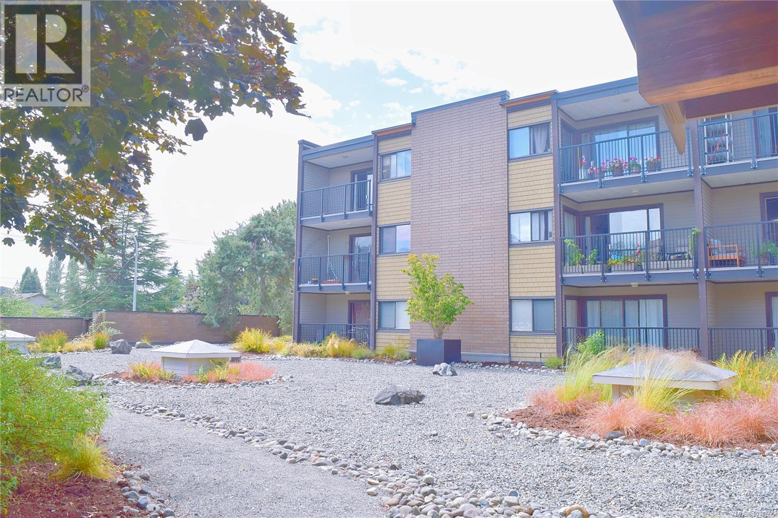 101 1870 McKenzie Avenue, Saanich