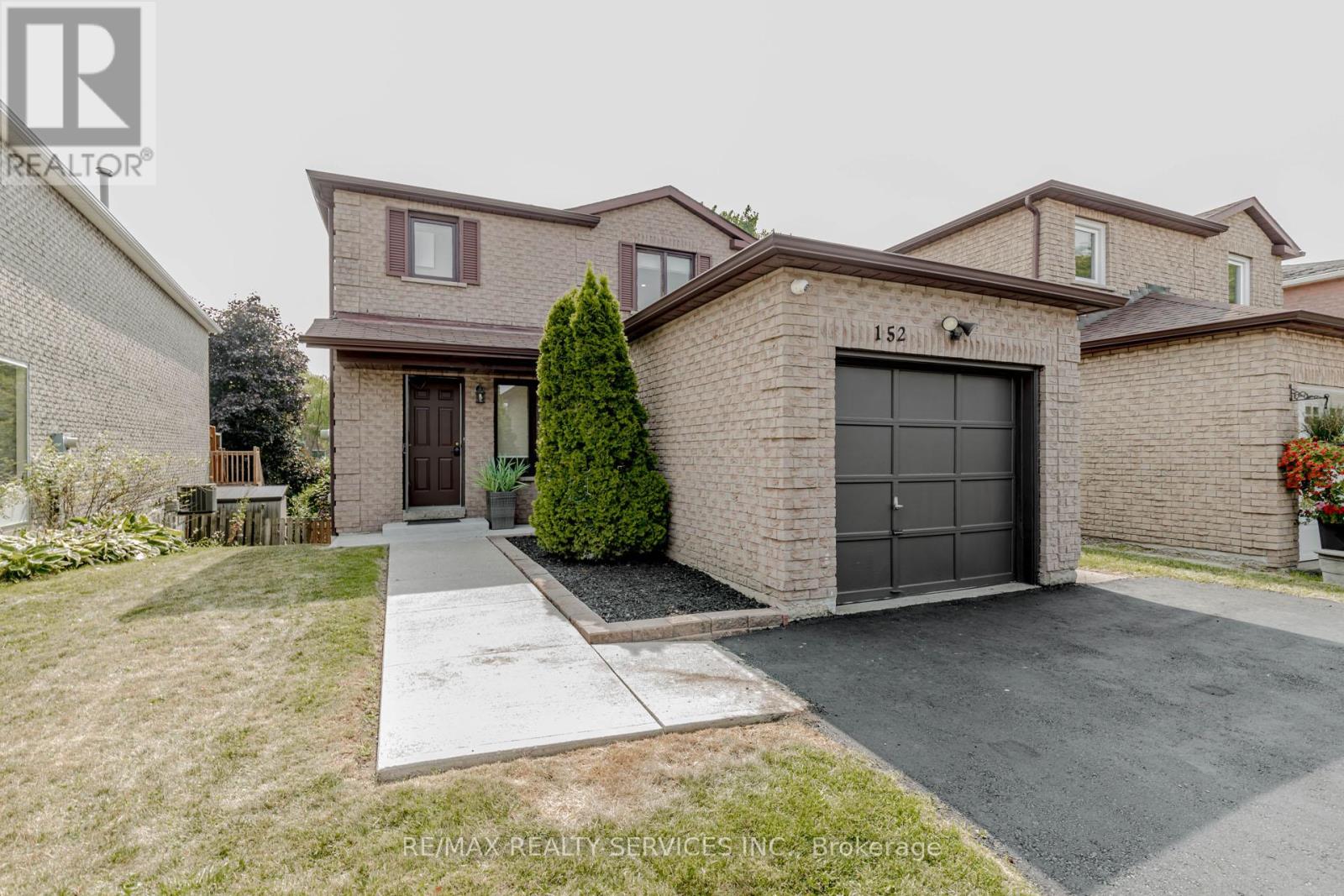 Photo 1 of 152 Blackfoot Trail, Mississauga ON