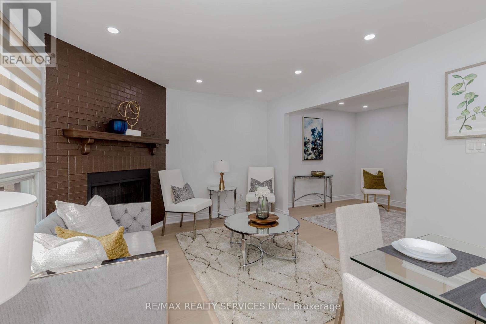 Photo 13 of 152 Blackfoot Trail, Mississauga ON