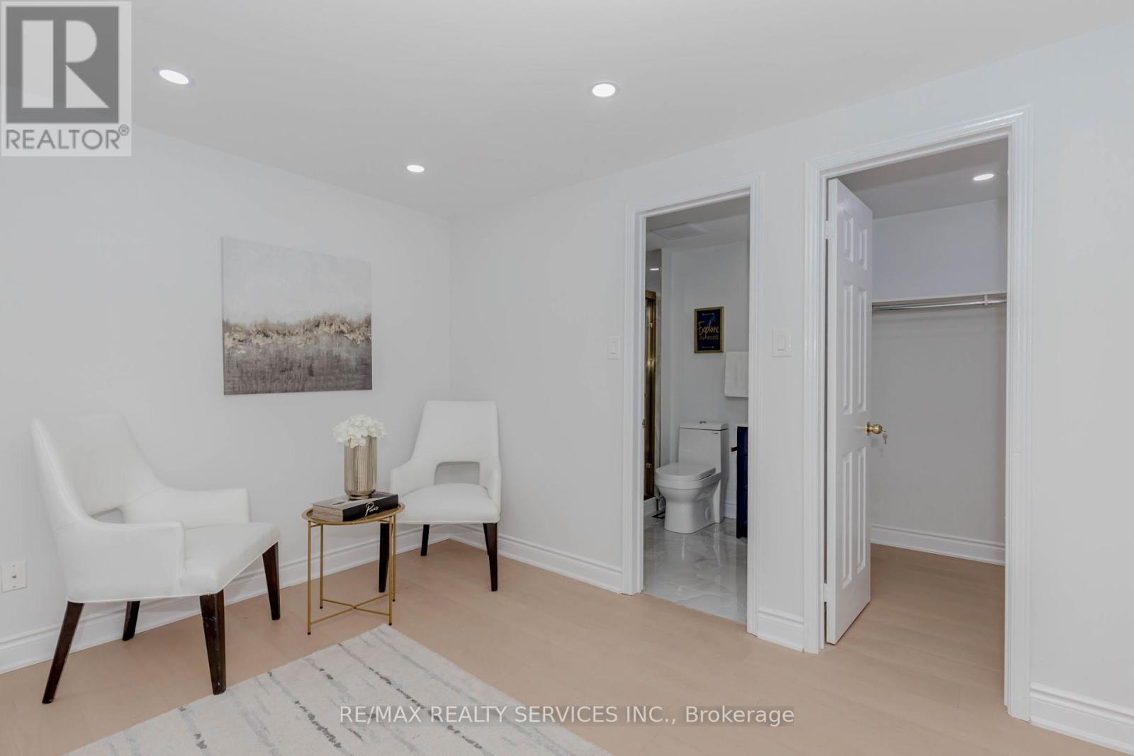 Photo 23 of 152 Blackfoot Trail, Mississauga ON
