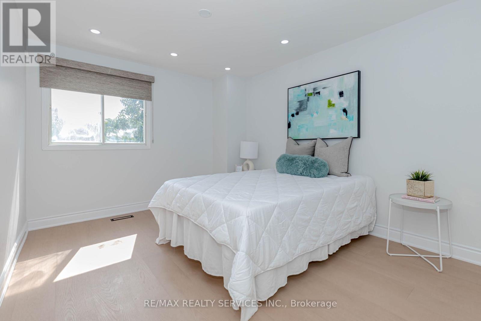 Photo 26 of 152 Blackfoot Trail, Mississauga ON
