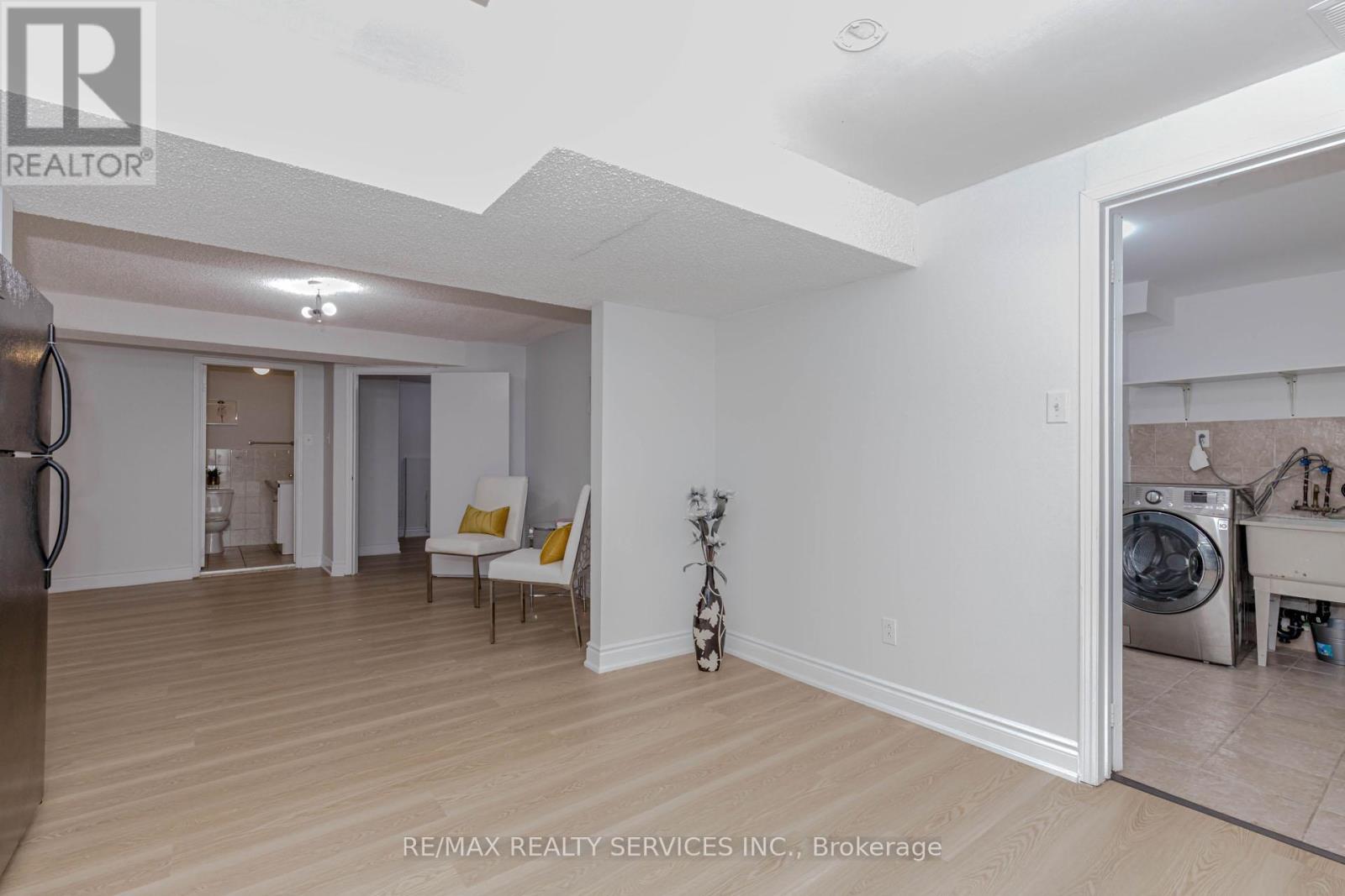 Photo 34 of 152 Blackfoot Trail, Mississauga ON