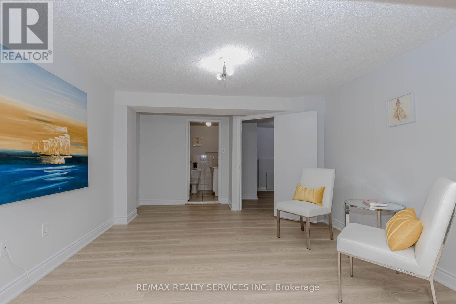 Photo 35 of 152 Blackfoot Trail, Mississauga ON