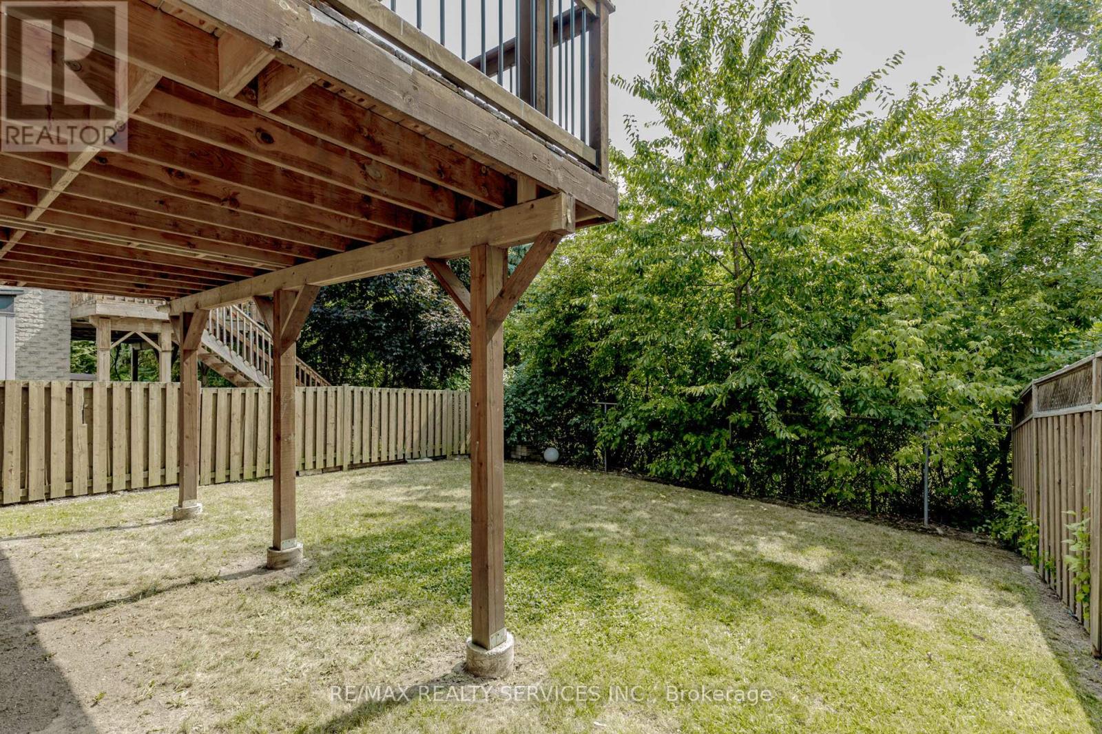 Photo 40 of 152 Blackfoot Trail, Mississauga ON