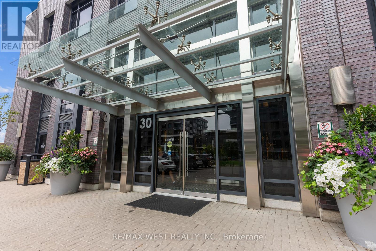 Photo 13 of 3310 30 Gibbs Road W, Toronto ON