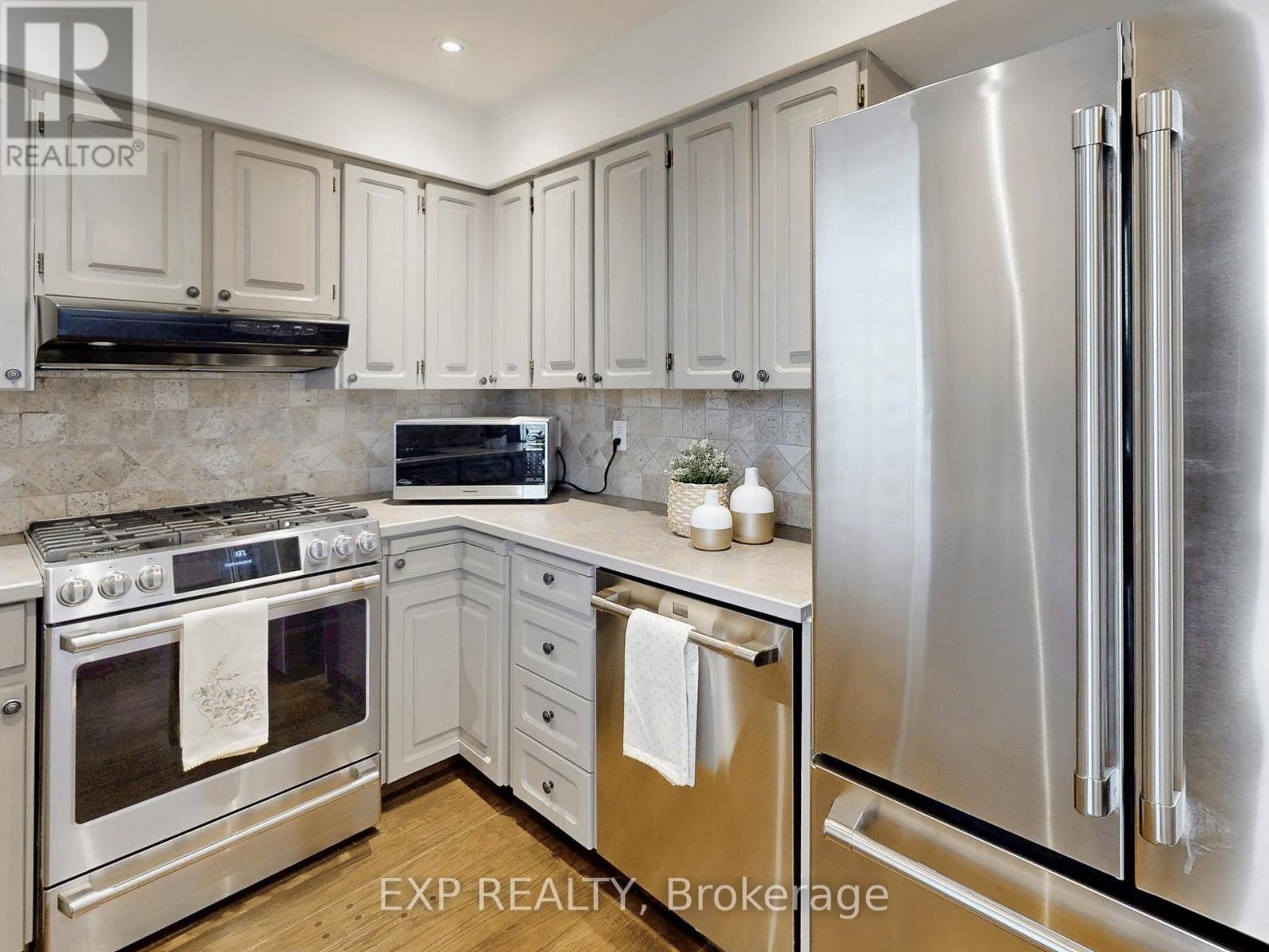 Photo 14 of 5 Lockton Crescent, Brampton ON