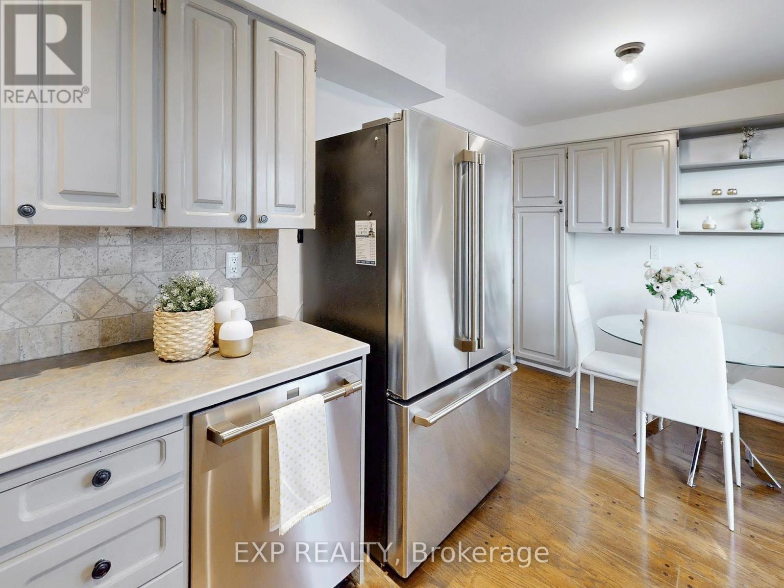 Photo 16 of 5 Lockton Crescent, Brampton ON