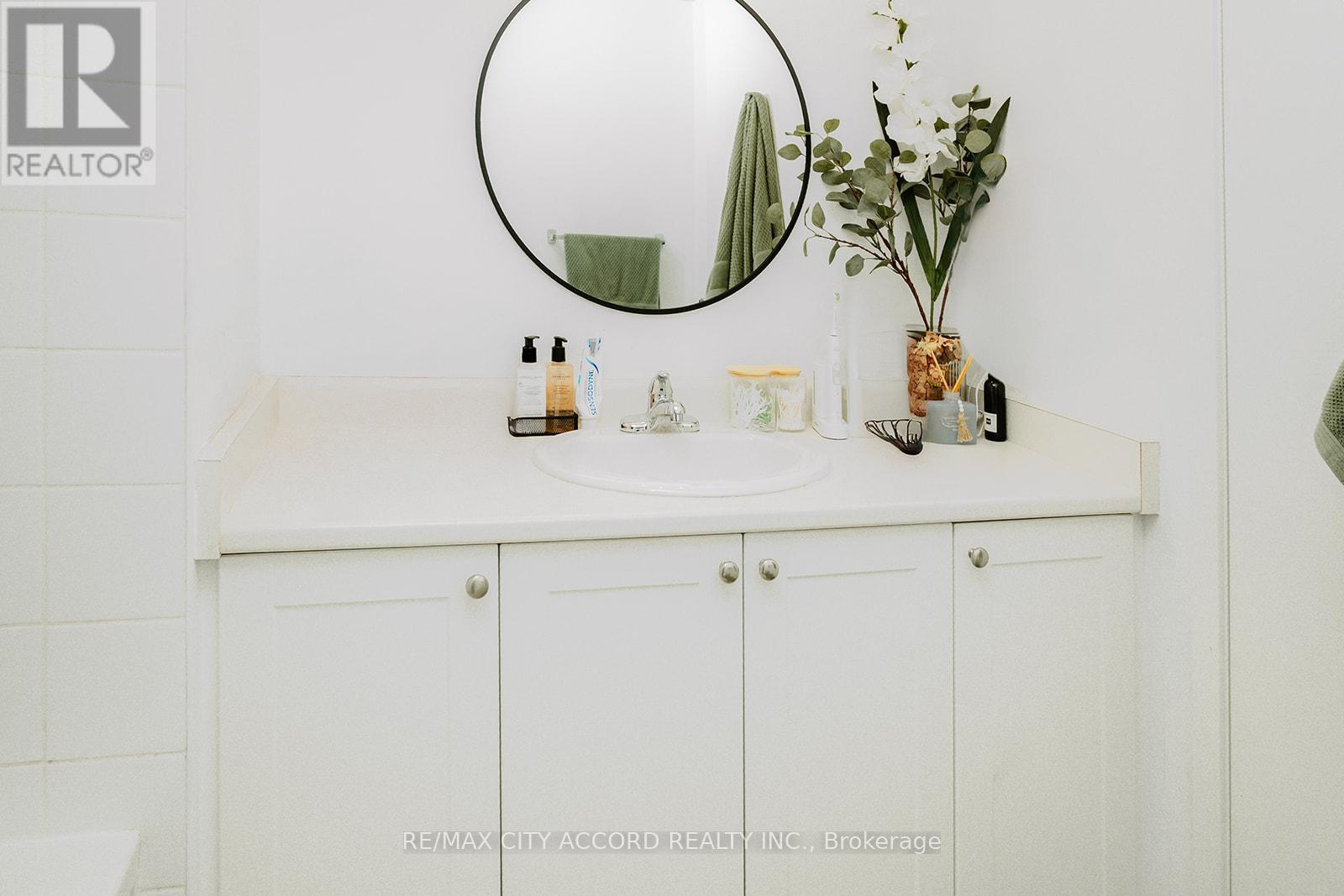 Photo 26 of 720 816 Lansdowne Avenue, Toronto ON