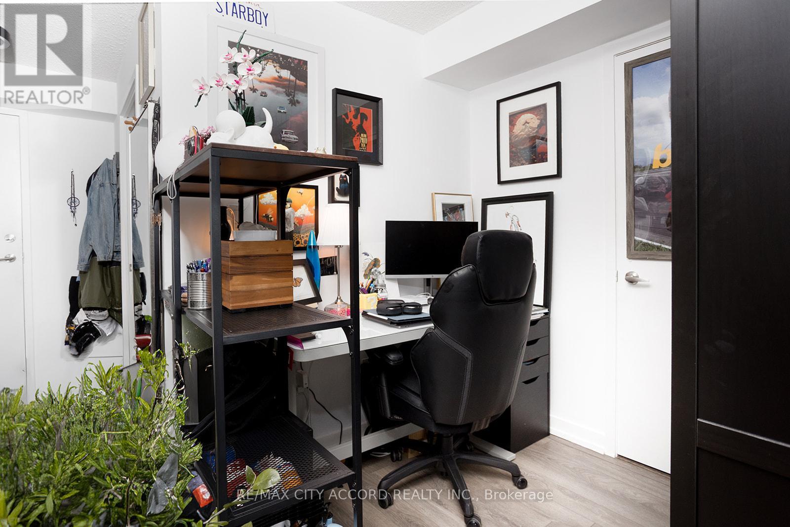 Photo 3 of 720 816 Lansdowne Avenue, Toronto ON