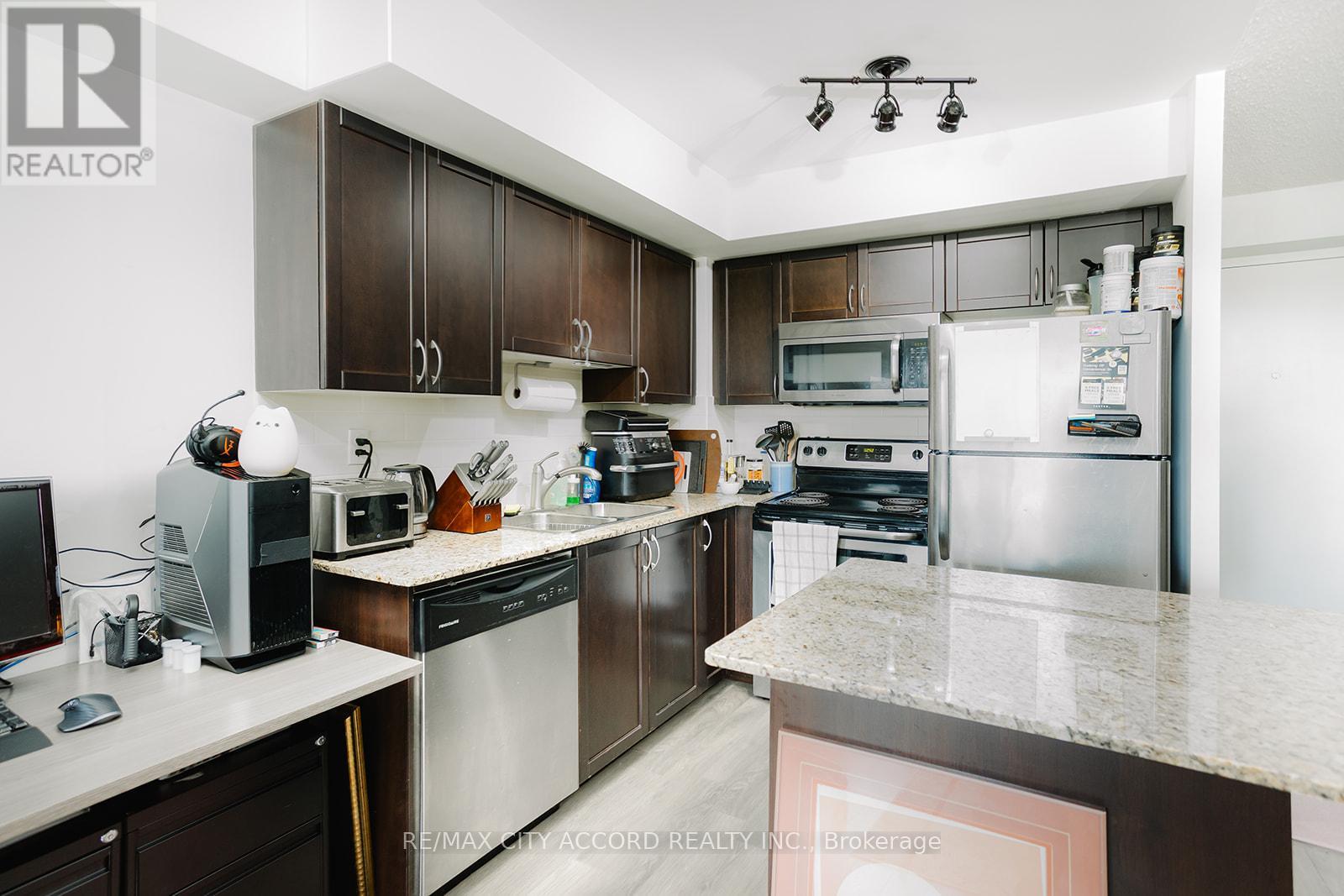 Photo 8 of 720 816 Lansdowne Avenue, Toronto ON