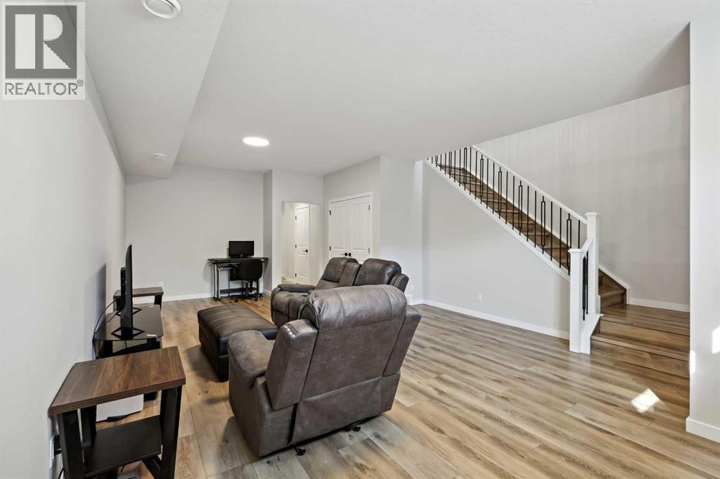 Photo 3 of 537 Marine Drive Se, Calgary AB