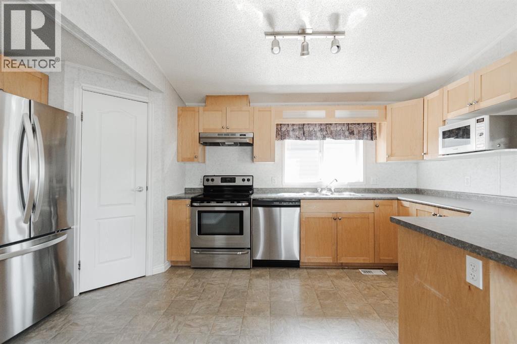 Photo 10 of 116 Balsam Way, Fort Mcmurray AB