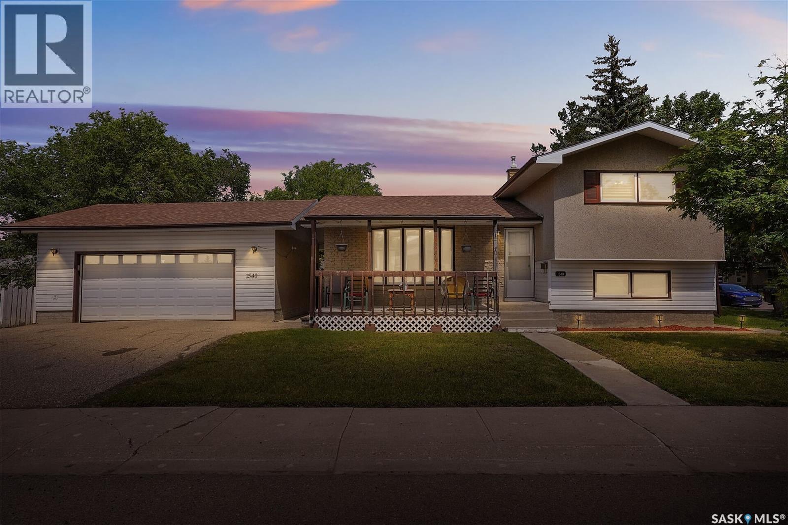 Photo 1 of 1540 9th Avenue E, Regina SK