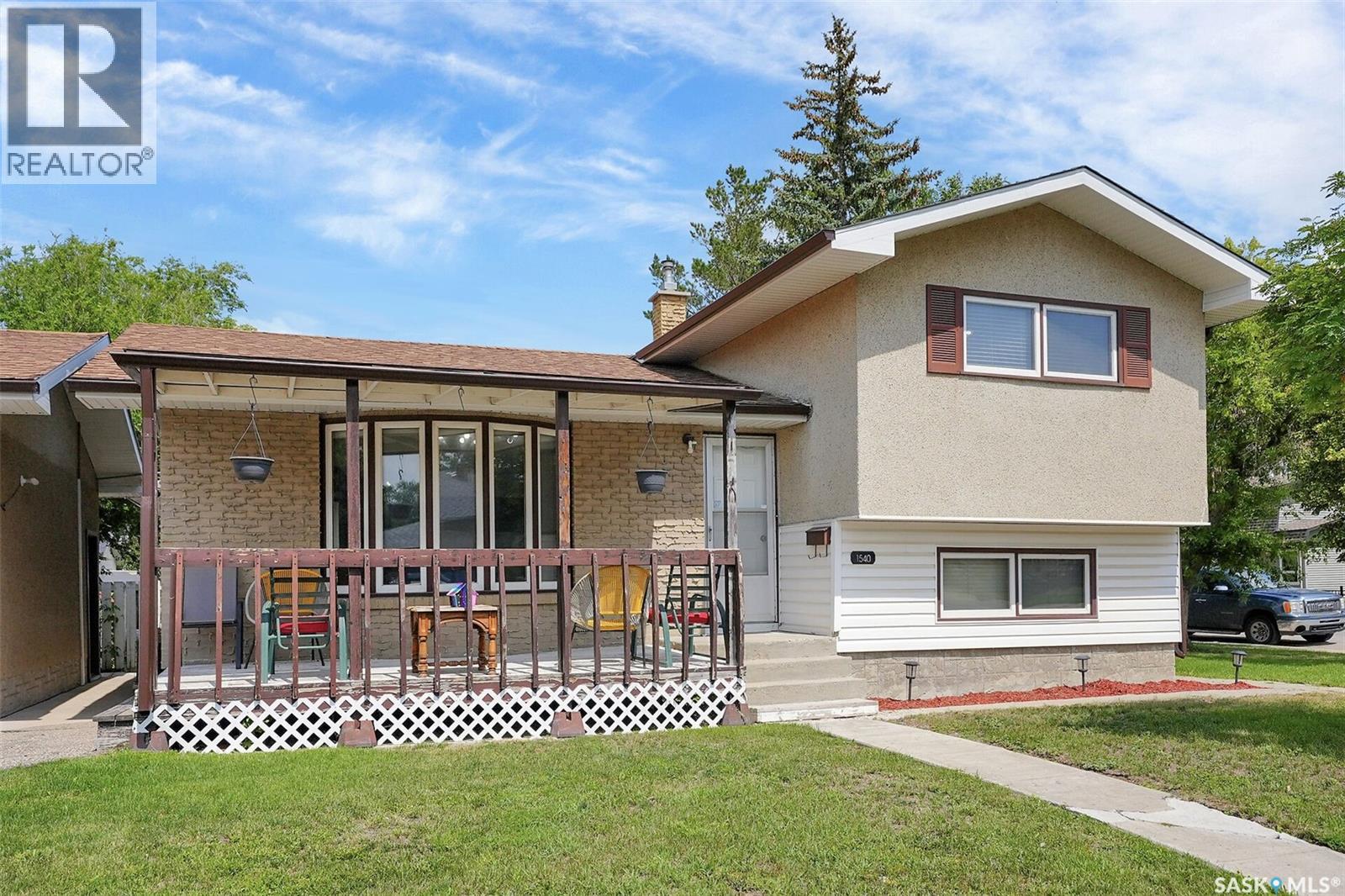 Photo 2 of 1540 9th Avenue E, Regina SK