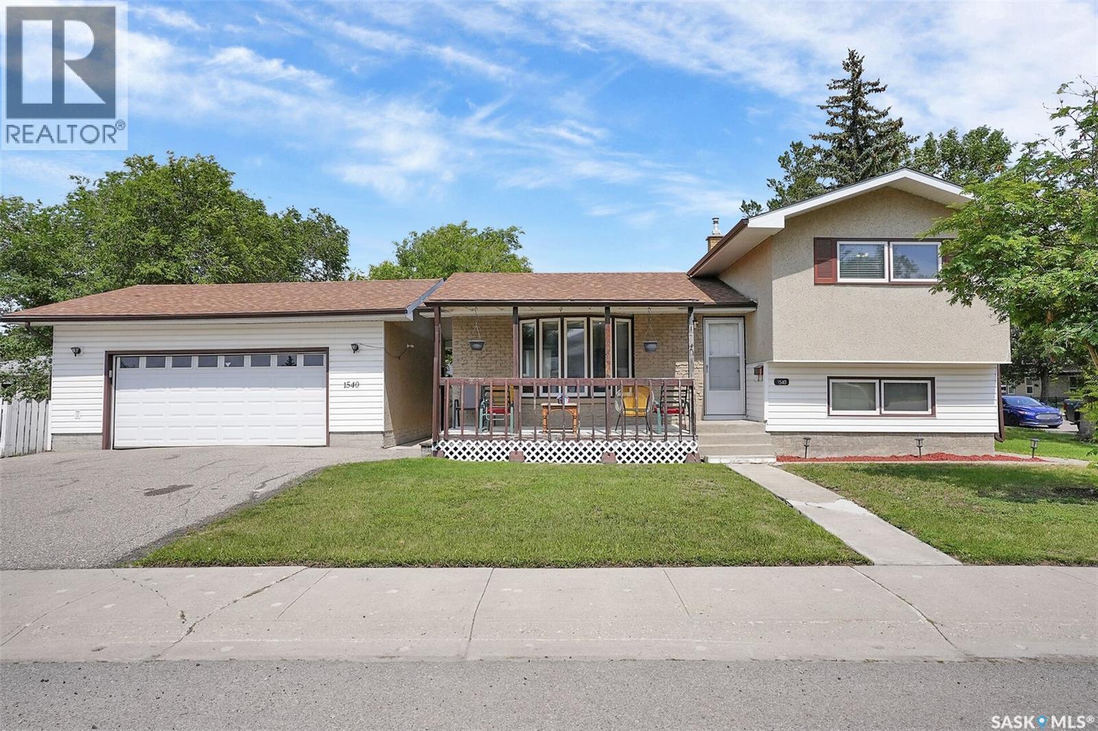Photo 3 of 1540 9th Avenue E, Regina SK