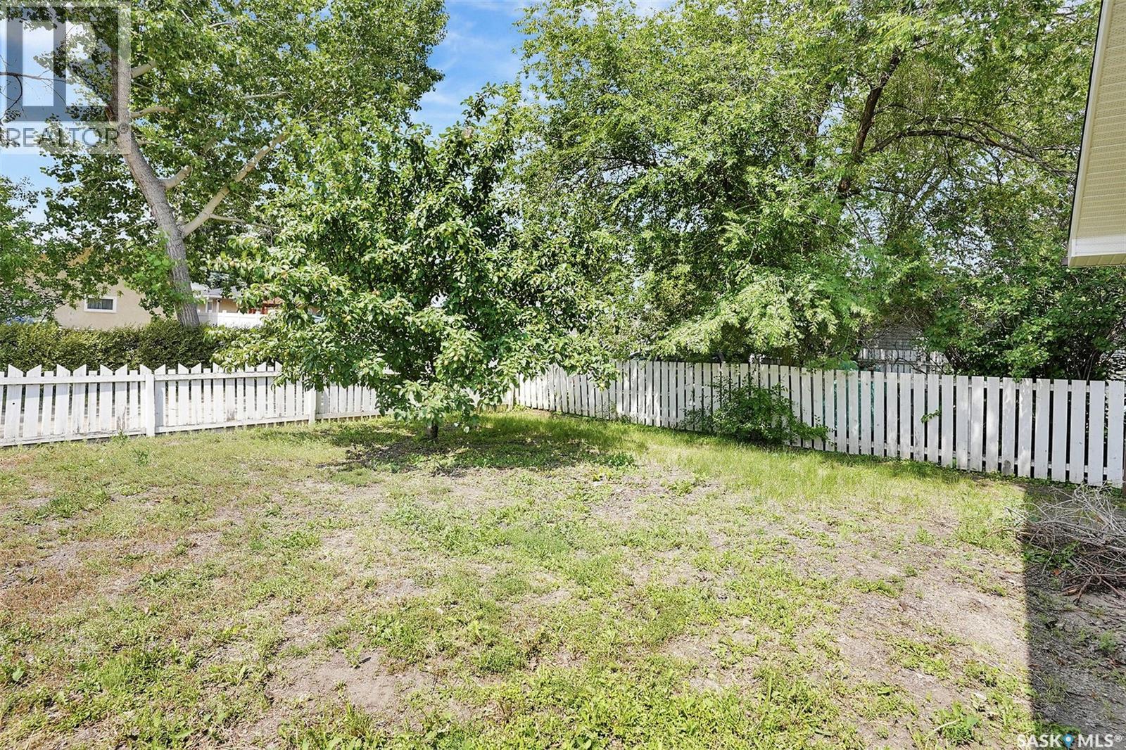 Photo 30 of 1540 9th Avenue E, Regina SK
