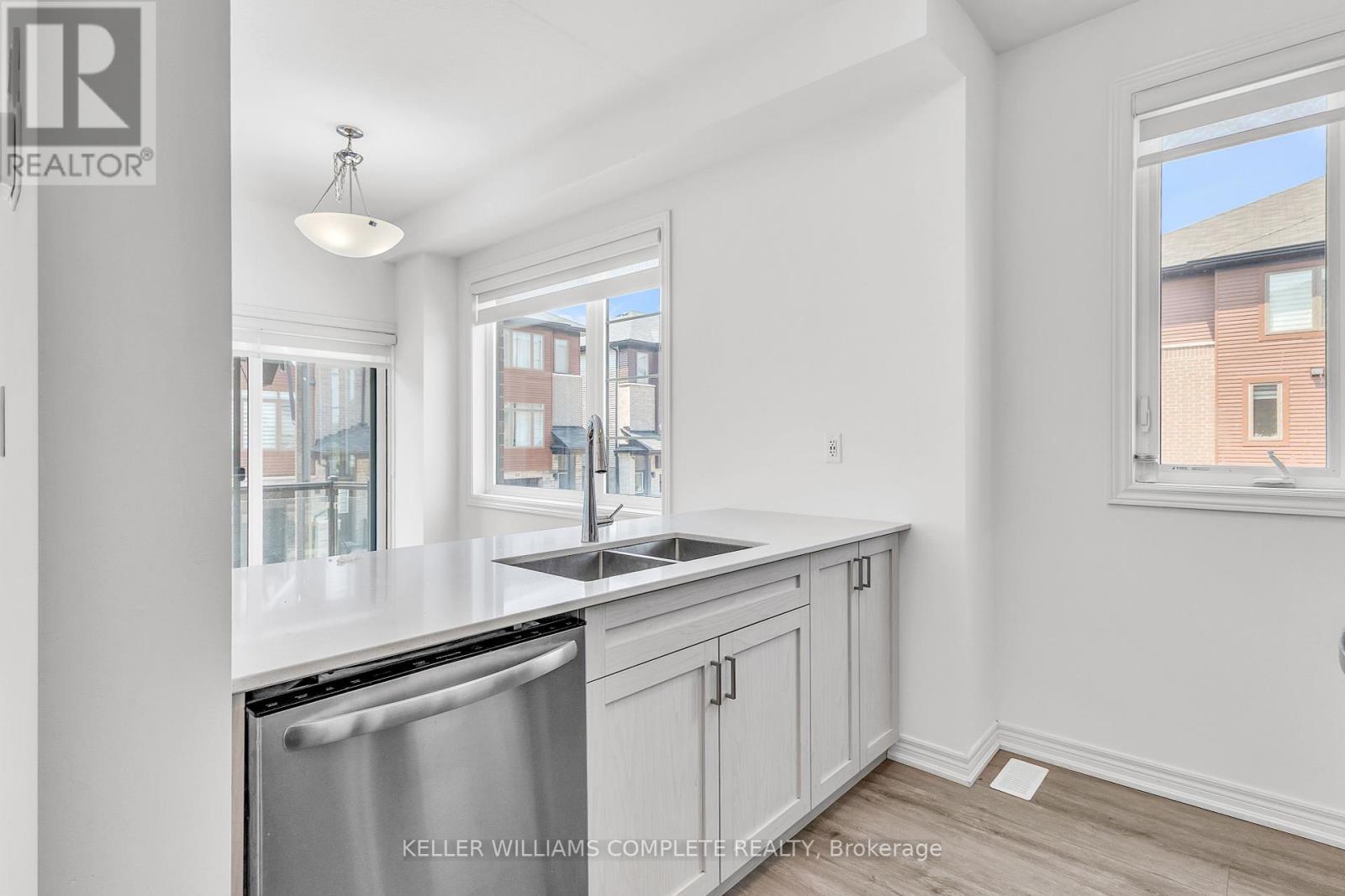 Photo 4 of 72 575 Woodward Avenue, Hamilton ON