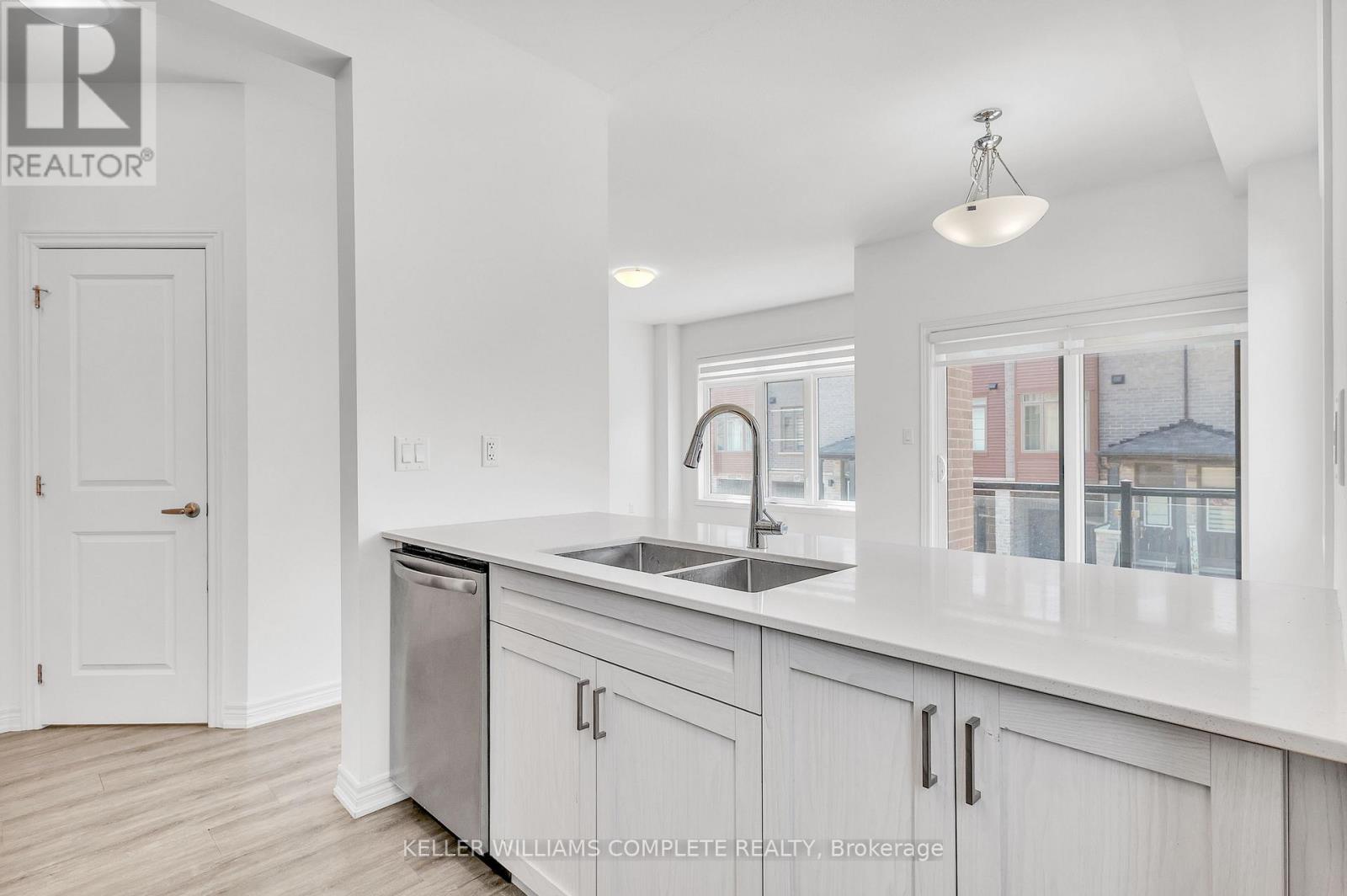 Photo 13 of 72 575 Woodward Avenue, Hamilton ON