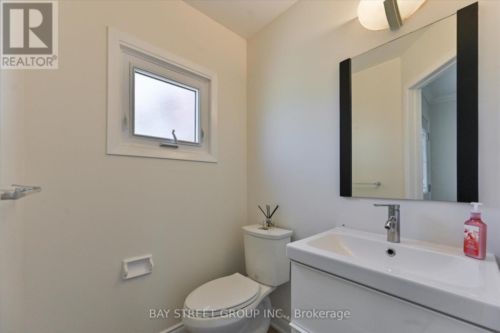 Photo 3 of 378 East 24th Street, Hamilton ON