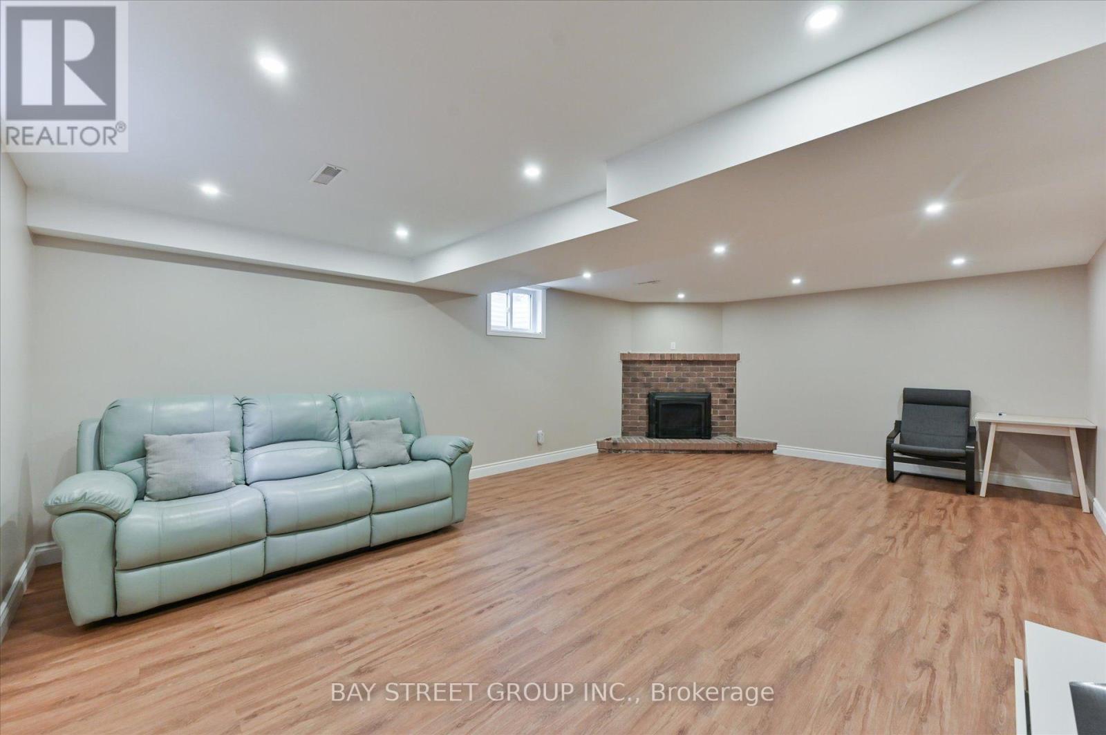 Photo 10 of 378 East 24th Street, Hamilton ON