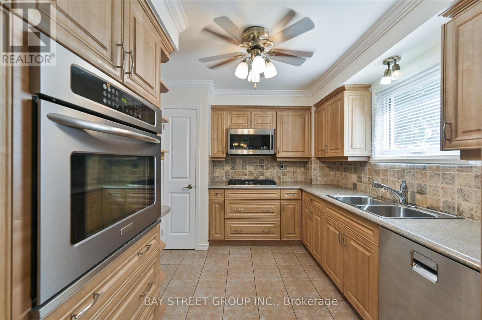 Photo 32 of 378 East 24th Street, Hamilton ON