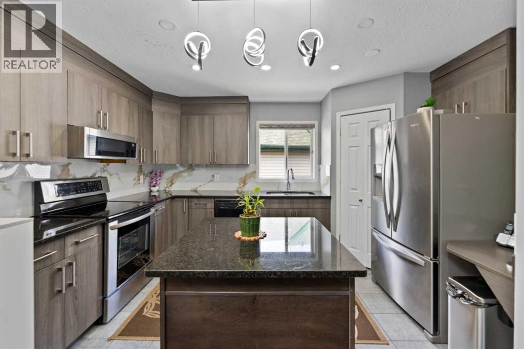 Photo 31 of 265 Martinglen Way Ne, Calgary AB
